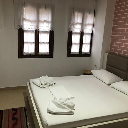 Dhimitri'S Guest House Berat Luaran gambar