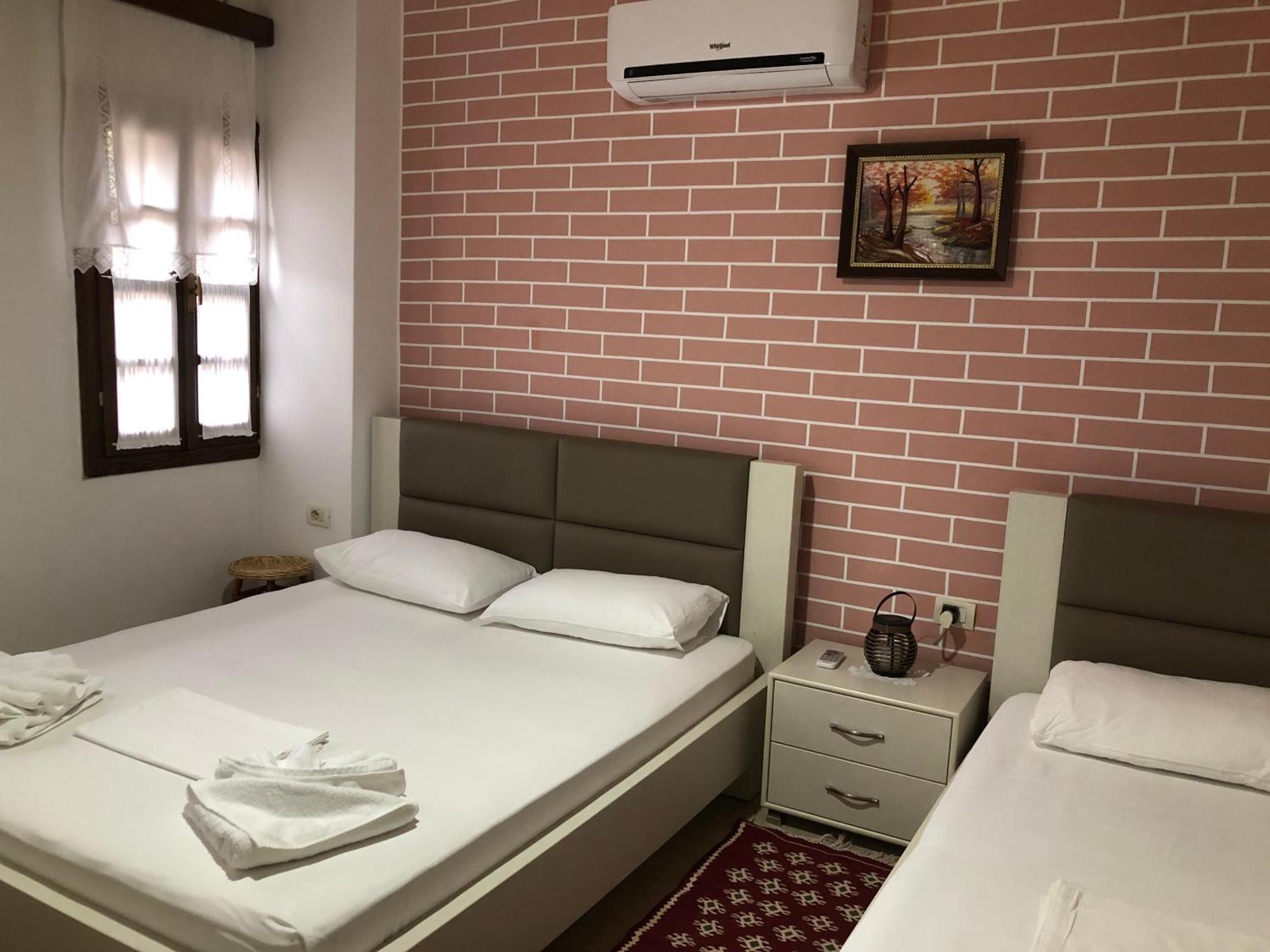 Dhimitri'S Guest House Berat Luaran gambar